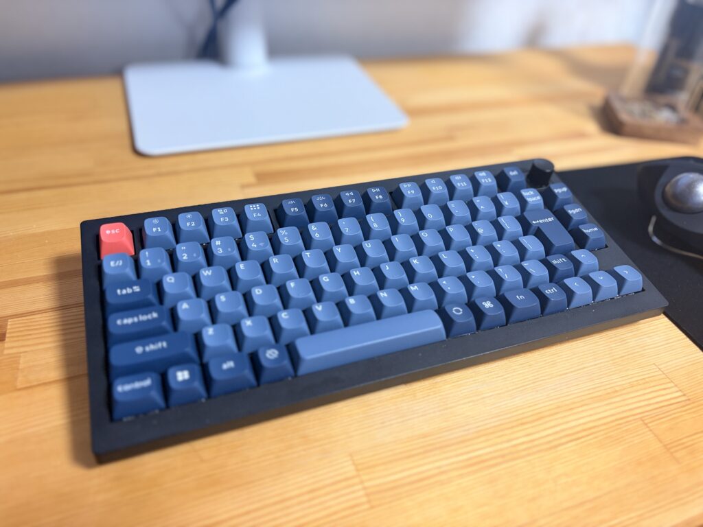 Keychron V1 Max 日本語配列（JIS）の外観（音量ノブ付き75%キーボード）