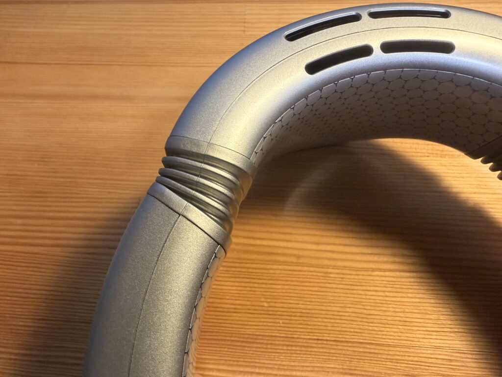 折りたたみ構造が分かるTORRAS COOLIFY Cyber Foldの側面